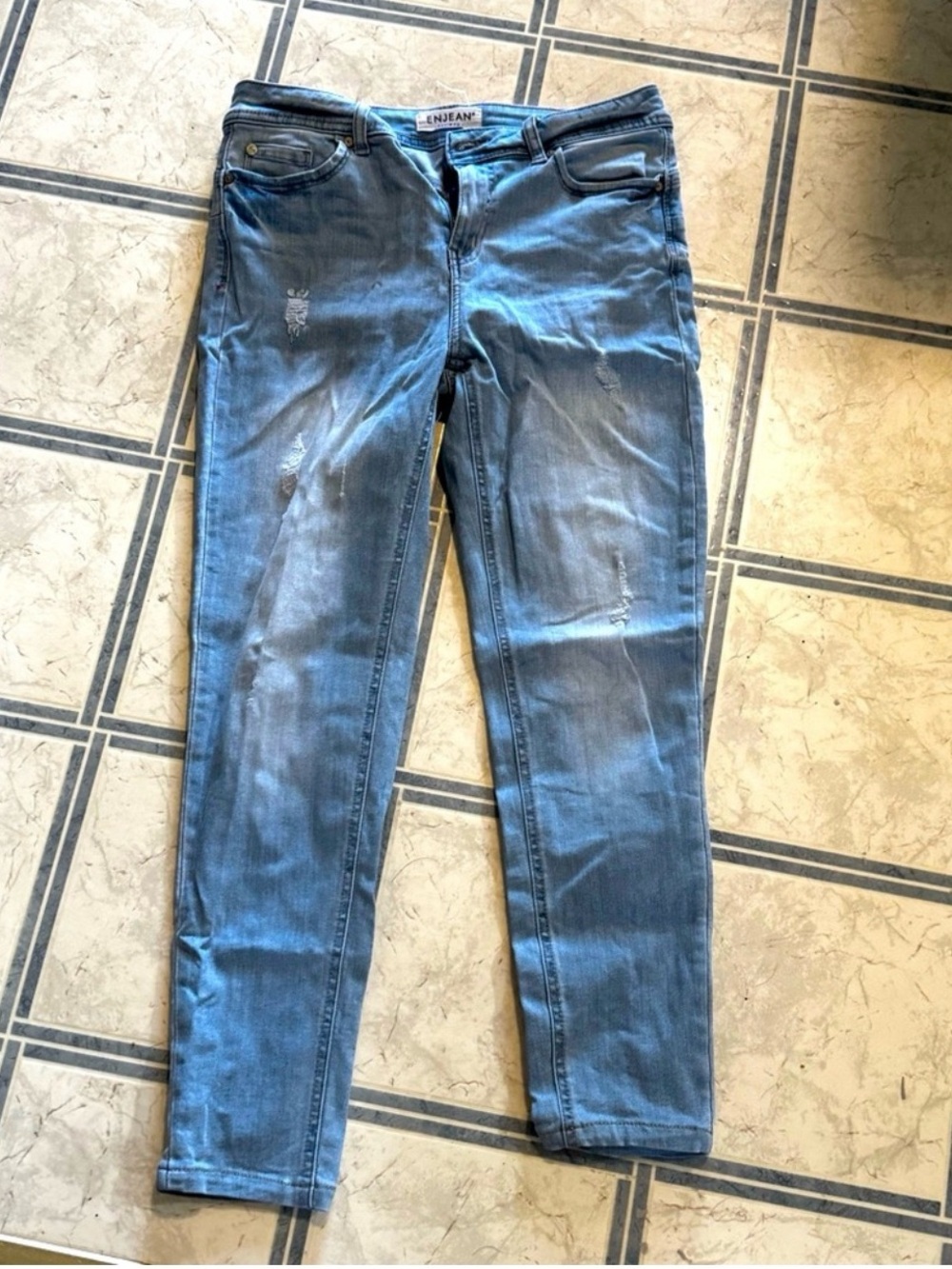 Enjean distressed looking jeans